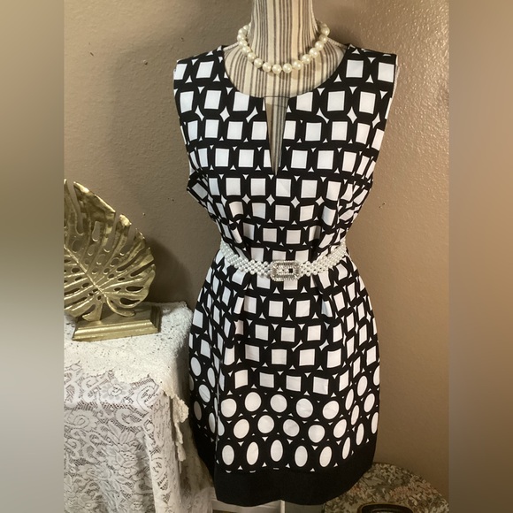 Studio I Classic Black & White MIDI dress. - Picture 2 of 16
